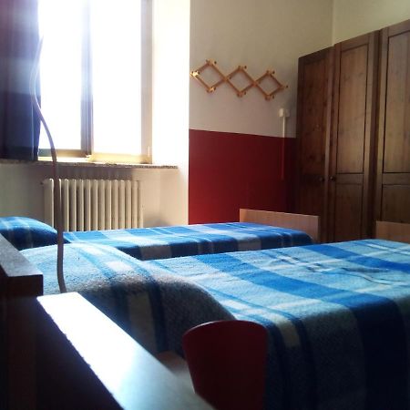 Ostello Al Deserto Chiavenna Bagian luar foto