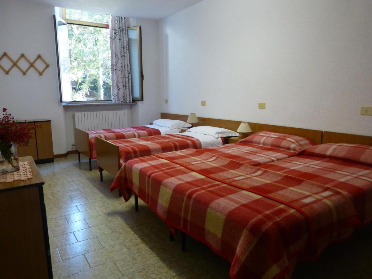 Ostello Al Deserto Chiavenna Bagian luar foto