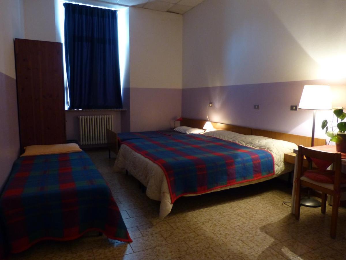 Ostello Al Deserto Chiavenna Bagian luar foto