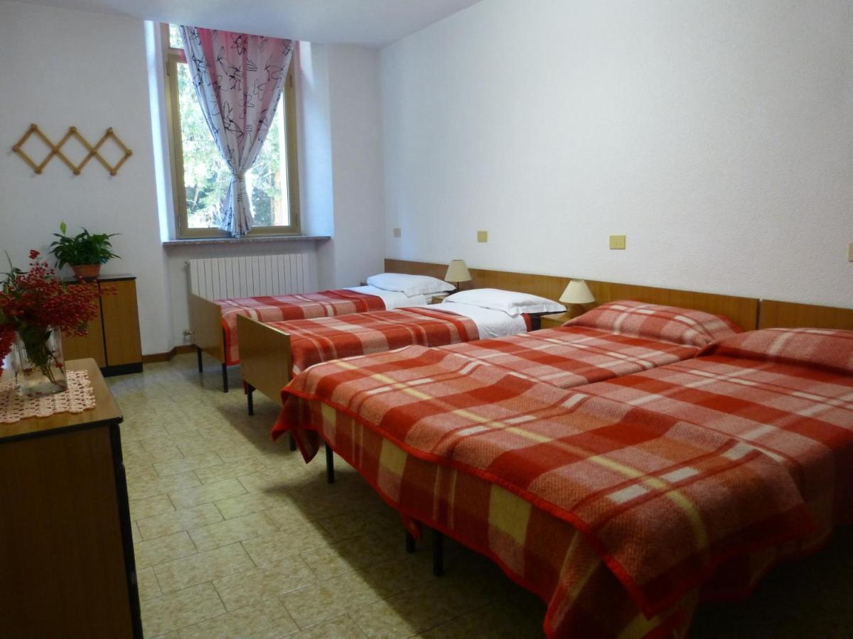 Ostello Al Deserto Chiavenna Bagian luar foto